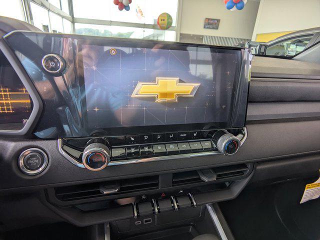 Photo of 2025 Summit White Chevrolet Colorado