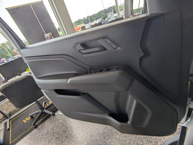 Photo of 2025 Summit White Chevrolet Colorado