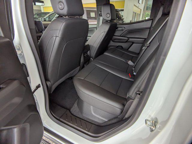 Photo of 2025 Summit White Chevrolet Colorado