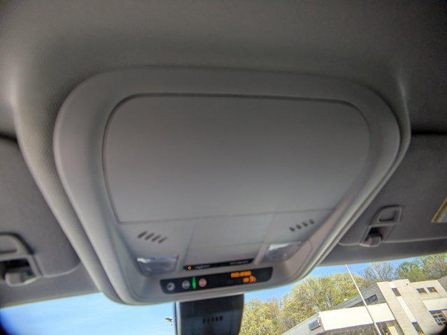 Photo of 2022 Silver Ice Metallic Chevrolet Equinox