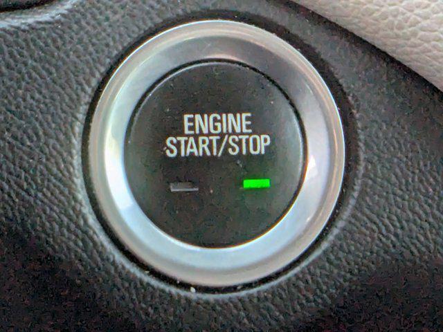 Photo of 2022 Silver Ice Metallic Chevrolet Equinox