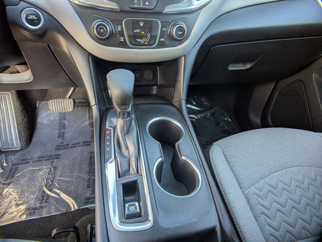 Photo of 2022 Silver Ice Metallic Chevrolet Equinox