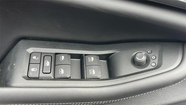 Photo of 2025 Metallic Jeep Grand Cherokee L