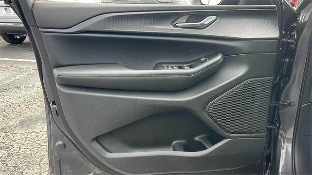 Photo of 2025 Metallic Jeep Grand Cherokee L