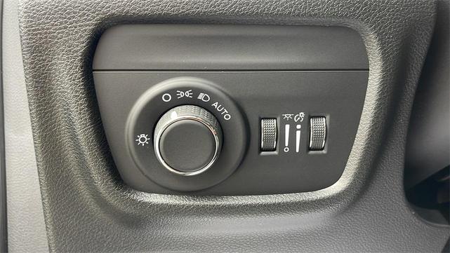 Photo of 2025 Metallic Jeep Grand Cherokee L
