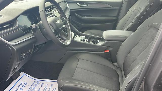 Photo of 2025 Metallic Jeep Grand Cherokee L