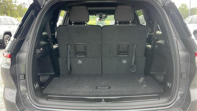 Photo of 2025 Metallic Jeep Grand Cherokee L
