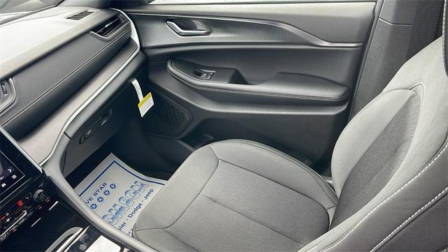 Photo of 2025 Metallic Jeep Grand Cherokee L