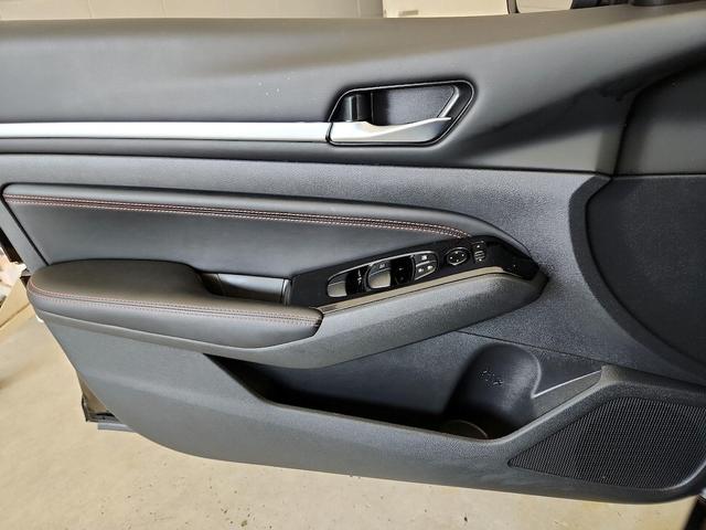 Photo of 2023 Black Nissan Altima