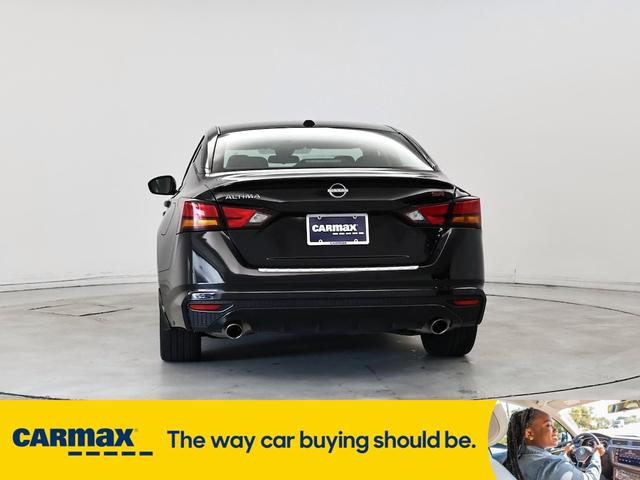 Photo of 2023 Black Nissan Altima