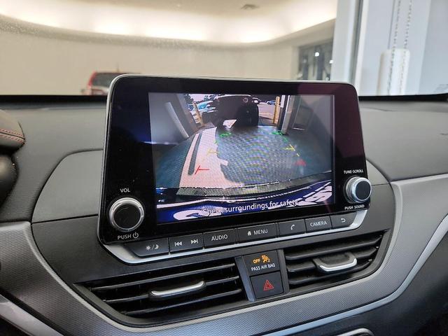 Photo of 2023 Black Nissan Altima
