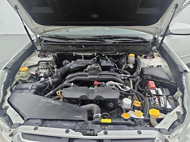 Photo of 2014 White Subaru Outback
