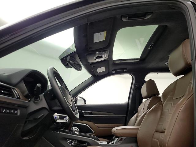 Photo of 2022 Black Kia Telluride