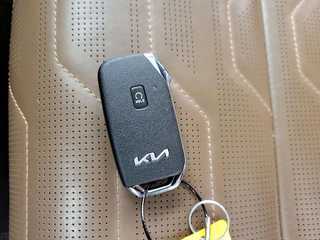 Photo of 2022 Black Kia Telluride