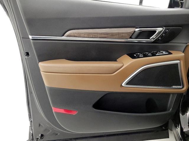 Photo of 2022 Black Kia Telluride