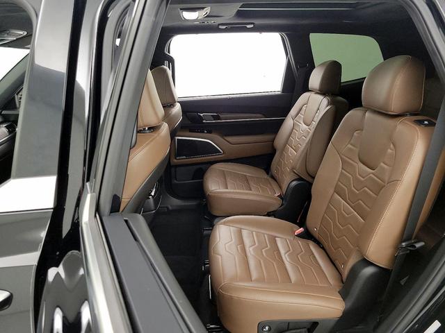 Photo of 2022 Black Kia Telluride
