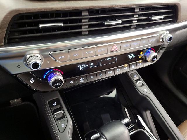 Photo of 2022 Black Kia Telluride