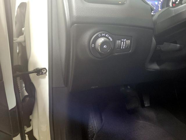 Photo of 2020 White Jeep Compass