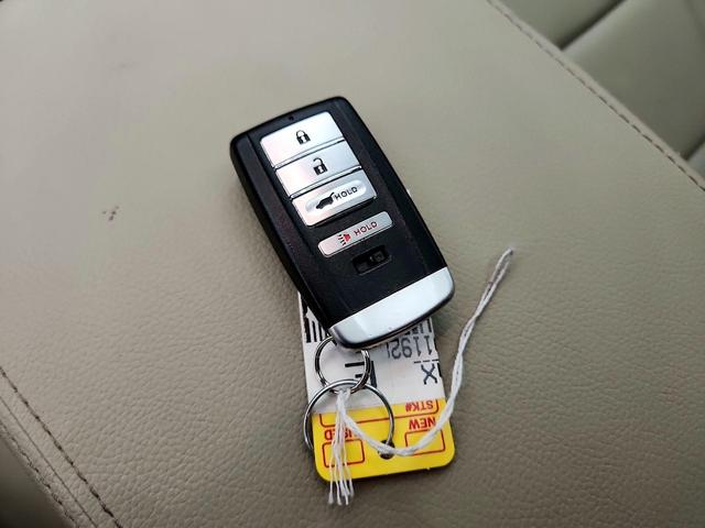 Photo of 2017 White Acura RDX