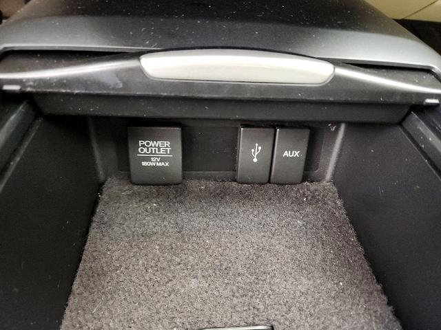 Photo of 2017 White Acura RDX