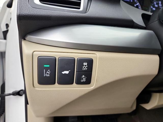 Photo of 2017 White Acura RDX