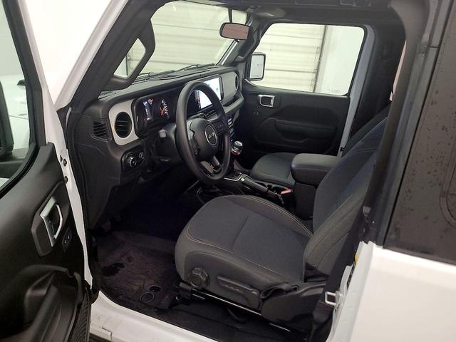 Photo of 2025 White Jeep Wrangler