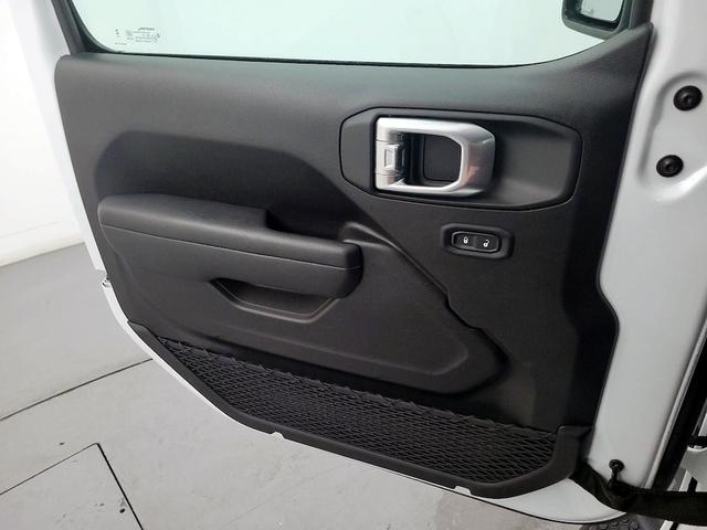 Photo of 2025 White Jeep Wrangler