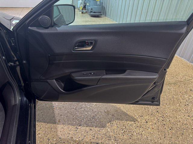 Photo of 2016 Crystal Black Pearl Acura ILX