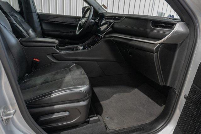 Photo of 2024 Silver Zynith Jeep Grand Cherokee L