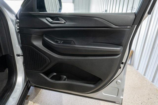 Photo of 2024 Silver Zynith Jeep Grand Cherokee L
