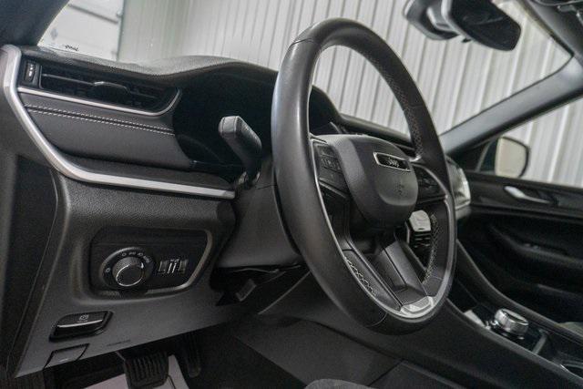 Photo of 2024 Silver Zynith Jeep Grand Cherokee L