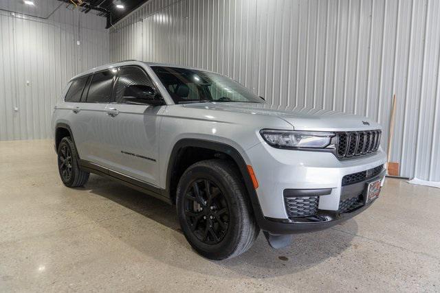 Photo of 2024 Silver Zynith Jeep Grand Cherokee L