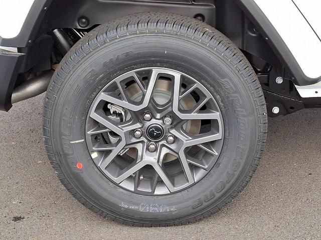 Photo of 2025 Bright White Clearcoat Jeep Wrangler