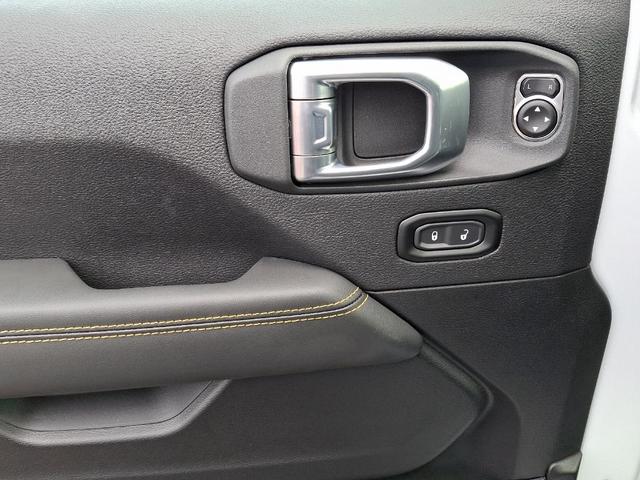 Photo of 2025 Bright White Clearcoat Jeep Wrangler