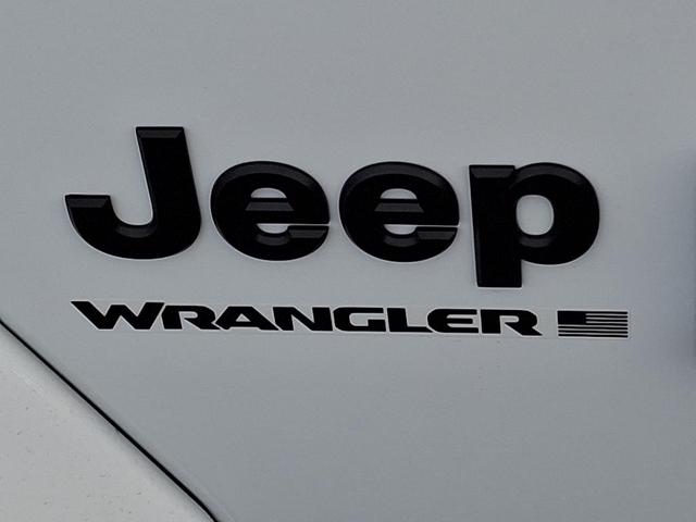 Photo of 2025 Bright White Clearcoat Jeep Wrangler