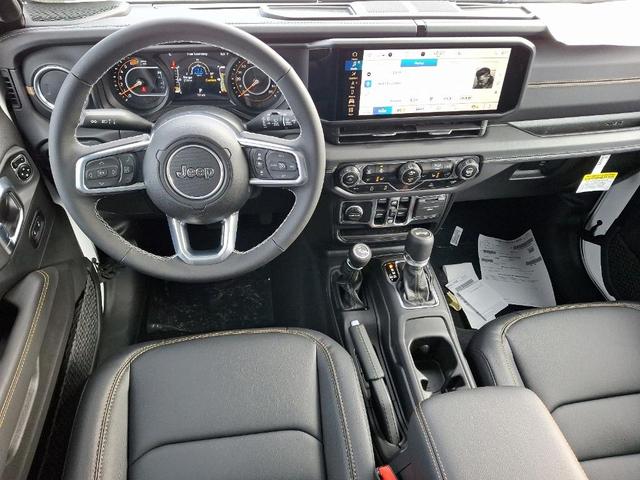 Photo of 2025 Bright White Clearcoat Jeep Wrangler