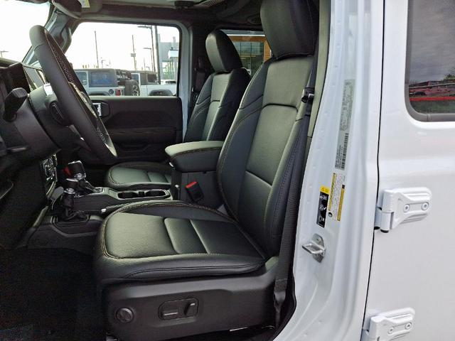 Photo of 2025 Bright White Clearcoat Jeep Wrangler