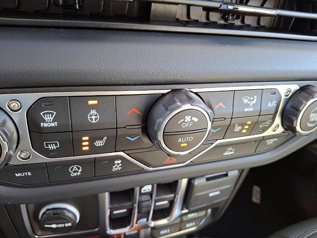 Photo of 2025 Granite Crystal Clearcoat Metallic Jeep Gladiator