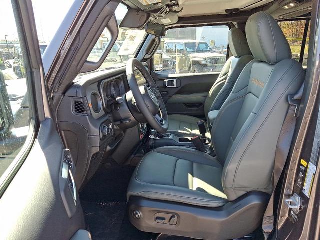 Photo of 2025 Granite Crystal Clearcoat Metallic Jeep Gladiator