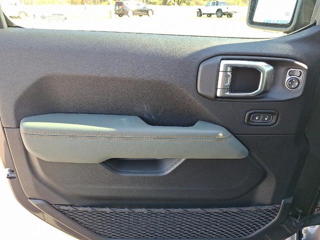 Photo of 2025 Granite Crystal Clearcoat Metallic Jeep Gladiator