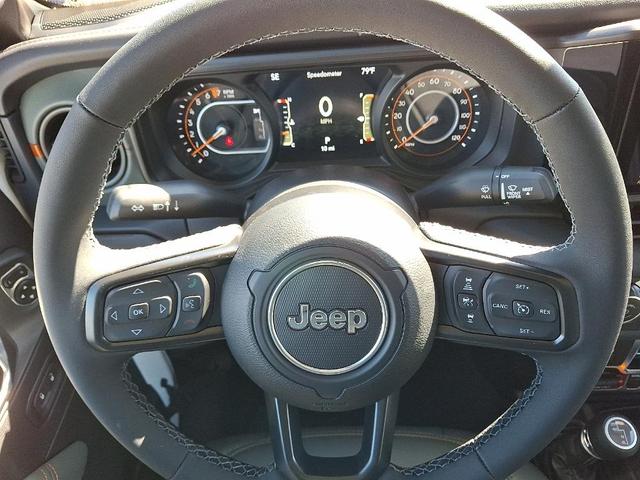 Photo of 2025 Bright White Clearcoat Jeep Gladiator