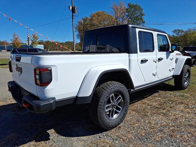 Photo of 2025 Bright White Clearcoat Jeep Gladiator