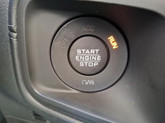 Photo of 2025 Bright White Clearcoat Jeep Gladiator