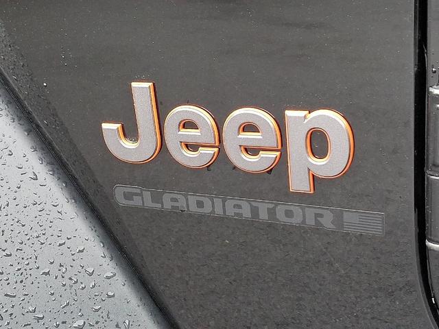 Photo of 2025 Black Clearcoat Jeep Gladiator