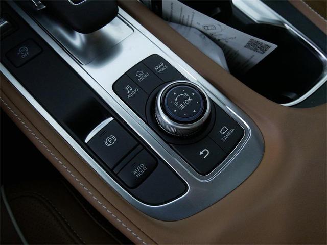 Photo of 2025 Majestic White/Black Obsidian INFINITI QX60