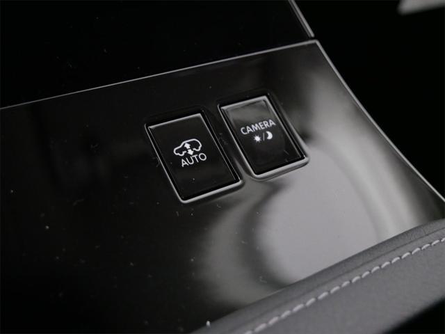 Photo of 2025 Radiant White INFINITI QX80
