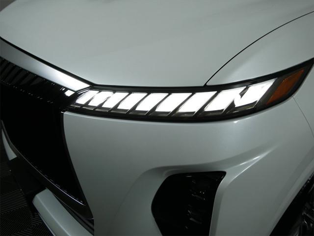Photo of 2025 Radiant White INFINITI QX80