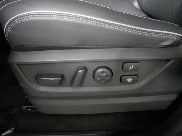 Photo of 2025 Radiant White INFINITI QX80