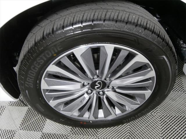 Photo of 2025 Radiant White INFINITI QX80