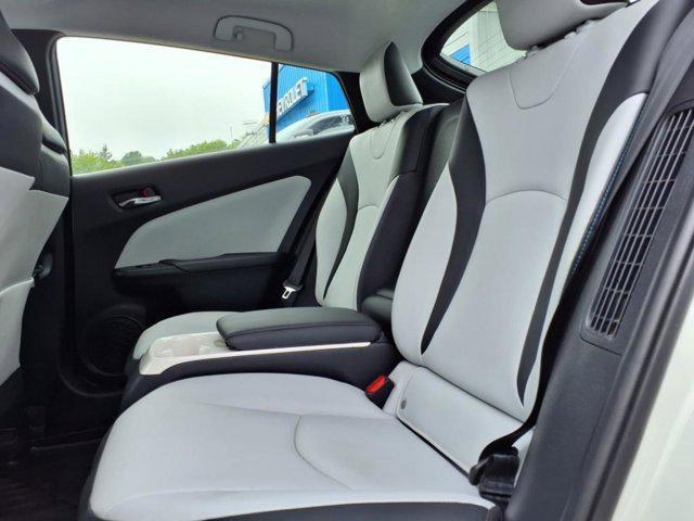 Photo of 2017 White Toyota Prius Prime